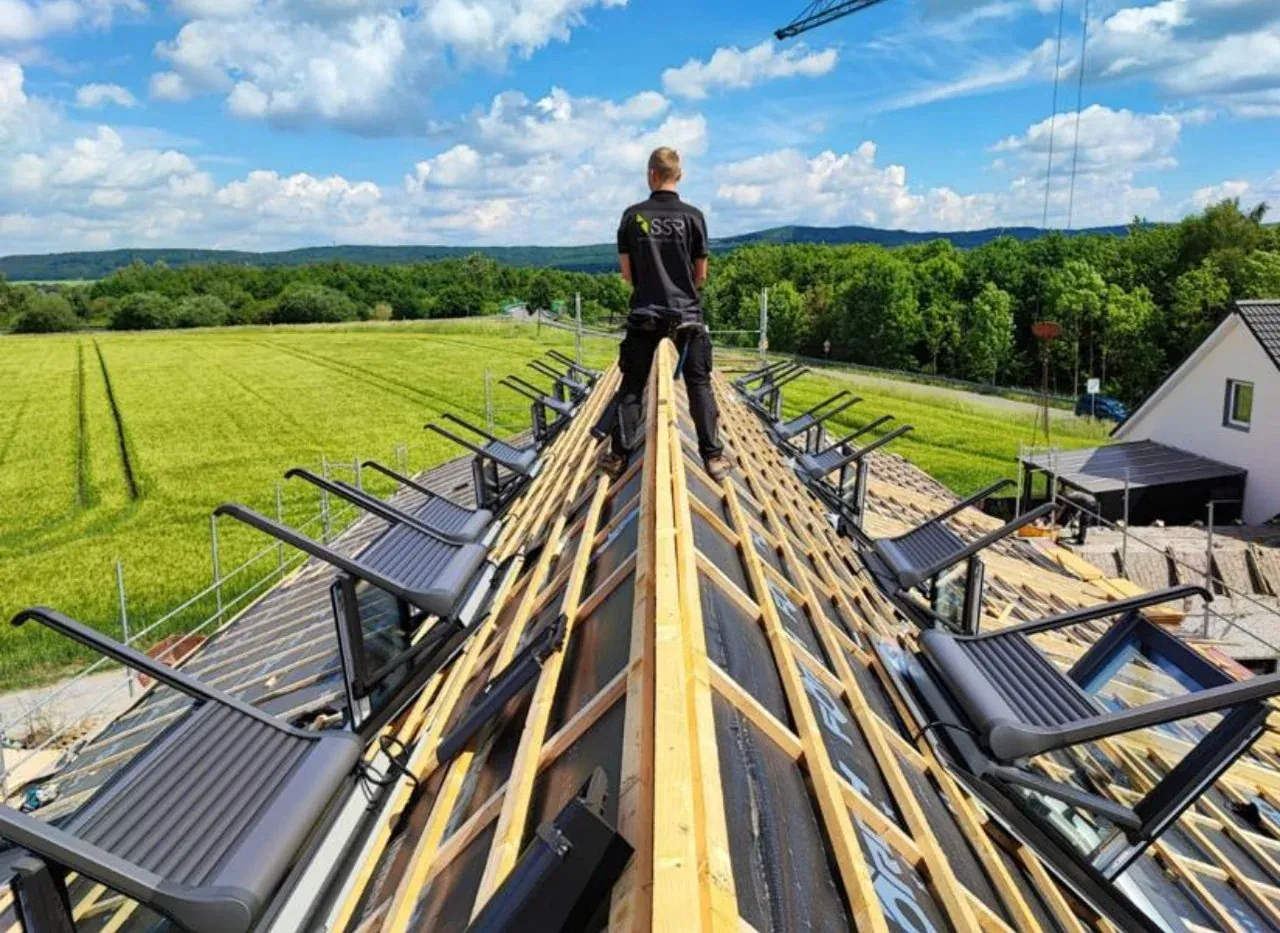 SSR Fuhrpark — eigene Kolonnen für Fassade und Dach