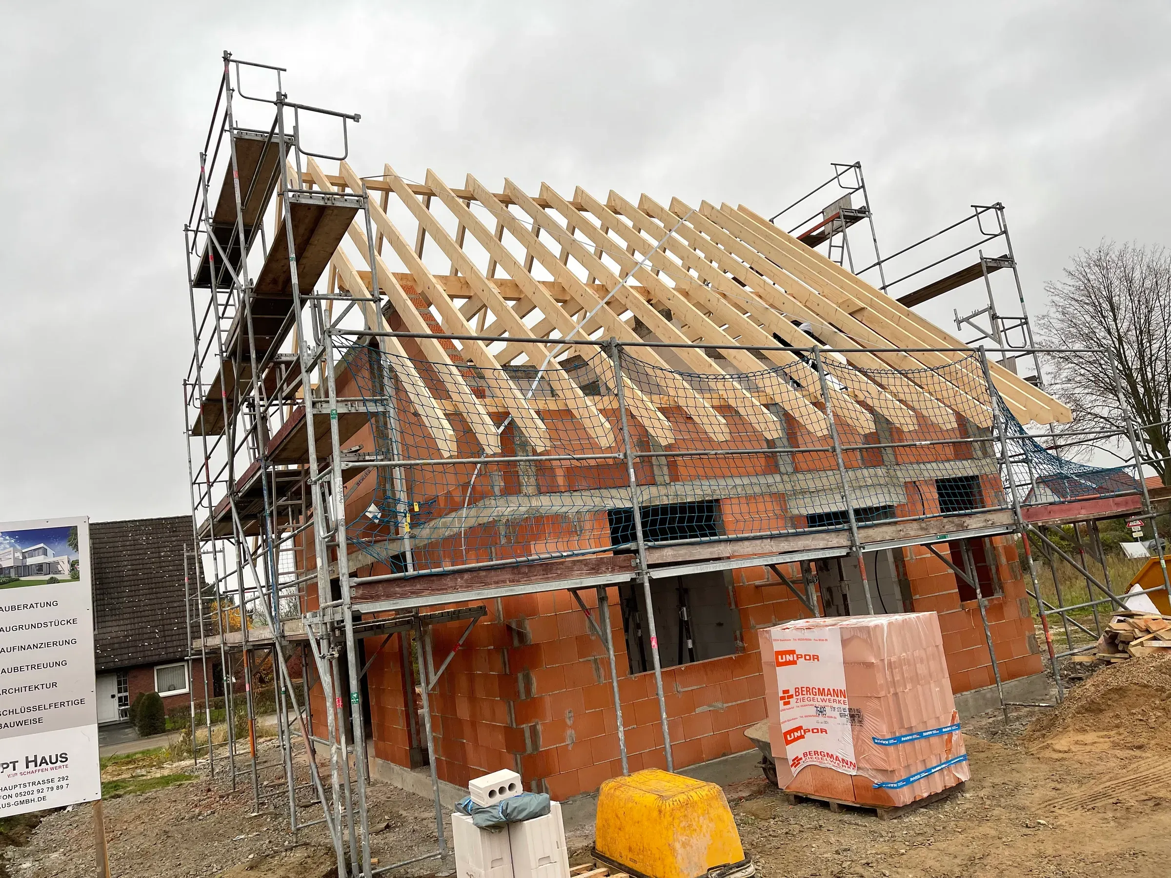 Präzise gefertigter Holz-Dachstuhl von SSR Zimmerern